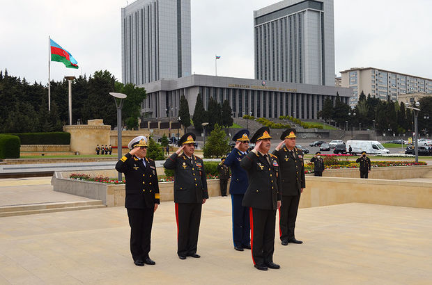 mudafie-nazirliyinin-rehberliyi-boyuk-veten-muharibesinde-helak-olanlarin-xatiresini-yad-edib-foto-v